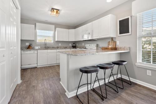 Cottage on Ocean Boulevard - image 4