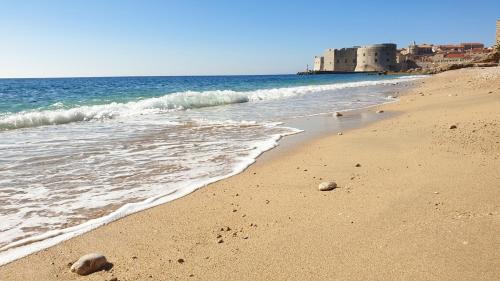 Luxury Seafront Apartment Banje - image 2