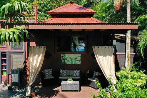 The Bali House & Bali Cottage at Kehena Beach