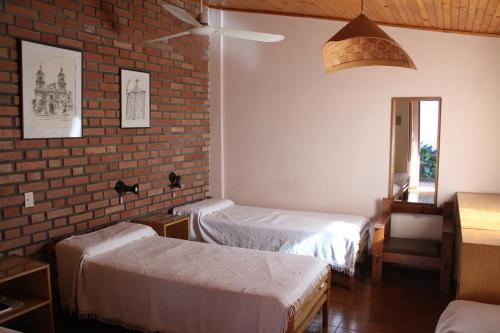 4 twin beds