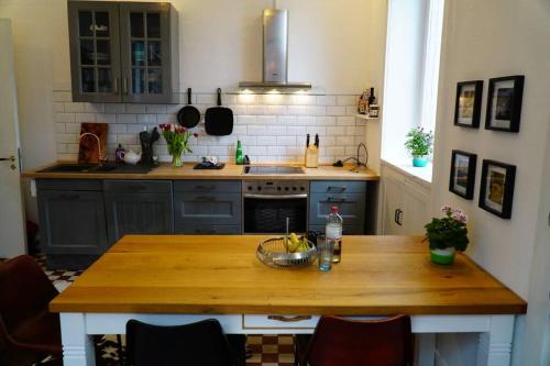 Großzügige 185m2-Altbauwohnung in Bestlage 7Zimmer-2Bäder-2Küchen-2WCs, Hamburk (fotografie 4)