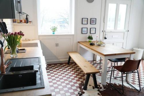 Großzügige 185m2-Altbauwohnung in Bestlage 7Zimmer-2Bäder-2Küchen-2WCs, Hamburk (fotografie 8)