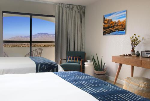 Azure Palm Hot Springs - image 3