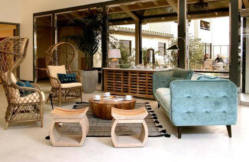 Előcsarnok, Azure Palm Hot Springs in Desert Hot Springs (CA)