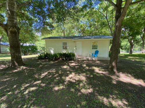 Riverfront Cottage - Guadalupe River Front - main image