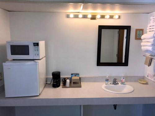 Budget Host Inn