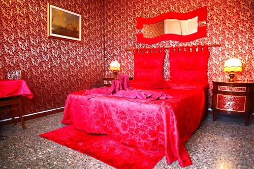 Venice Rainbow Apartment San Marco Room Type - Triple Room with Shared Bathroom Venice Rainbow Apartment San Marco Room Type - Triple Room with Shared Bathroom