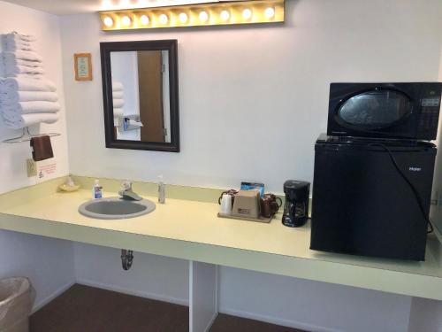 Budget Host Inn