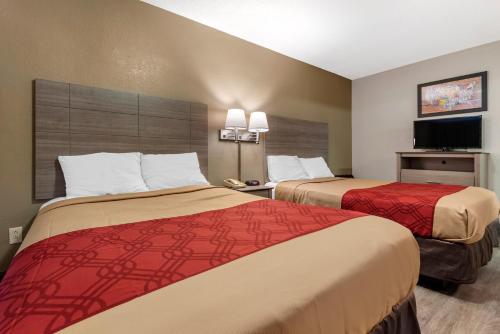Econo Lodge Dewitt I-90 in DeWitt, USA
