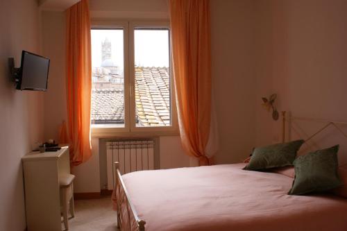 Double Room image 4