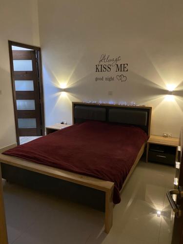 A Room in Brand New 2bdr apt in Victoria next to Citadel