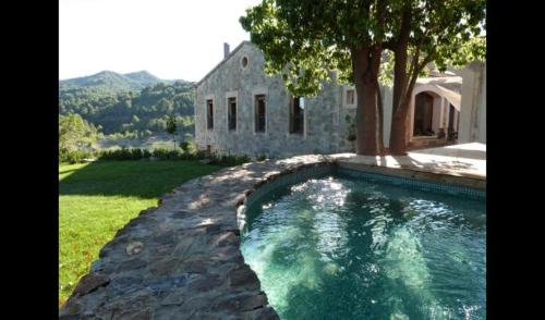 Villa in Riudecanyes Sleeps 20 with Pool gîte à louer Duesaigües