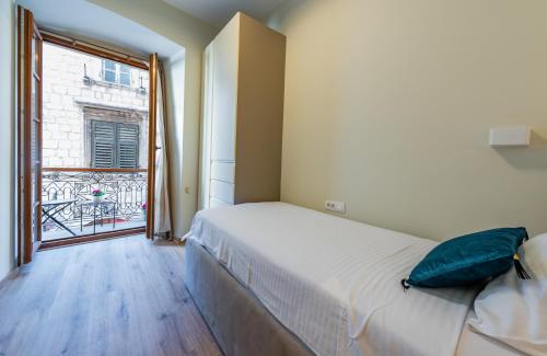 Sasha di Cattaro - Old Town Lux Apartment - image 5