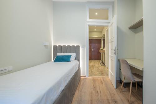 Sasha di Cattaro - Old Town Lux Apartment - image 2