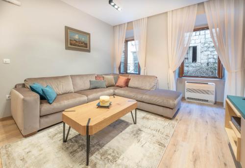 Sasha di Cattaro - Old Town Lux Apartment - image 10