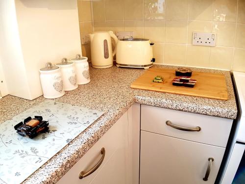 مطبخ, Hill View 2 bedroom free parking in Leachkin