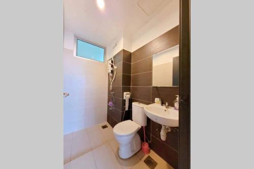 8pax Mount austin Midori Green homestay