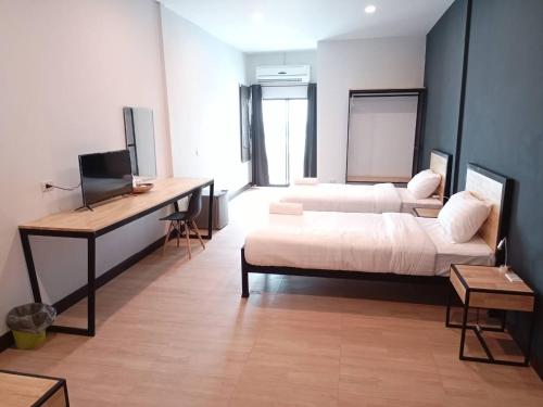 Sinai Hotel, K. Nikhom Pattan