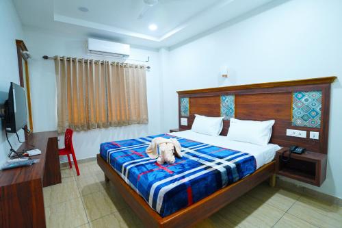 Deluxe Double Room (2 Adults + 1 Child) image 3