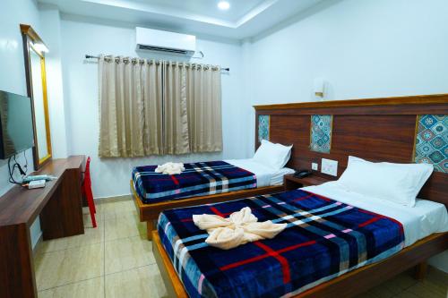 Deluxe Double Room (2 Adults + 1 Child) image 2