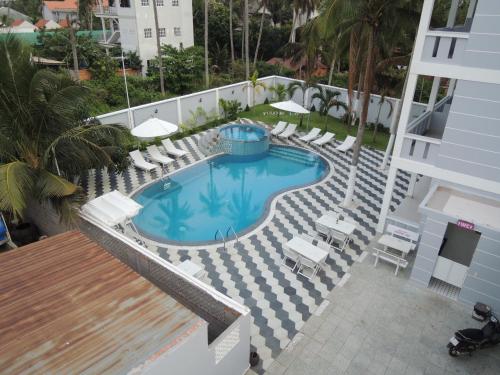 Swimming pool, Phuong Tay Guest House Mui Ne in Phan Thiet