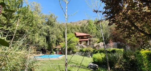 . Casa de Montaña inmersa en Bosque Nativo