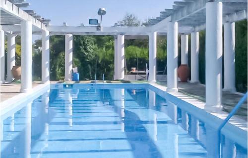 Beautiful home in Gines with Outdoor swimming pool and 4 Bedrooms gîte à louer Camas