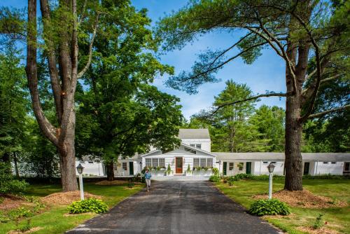 Arcady Mountain Motor Lodge in Sunderland, USA