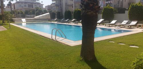  Antalya belek elegant golf residence second floor 4 bedrooms pool view close to center in Belek