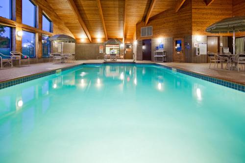 AmericInn by Wyndham Fergus Falls Conference Center - image 26