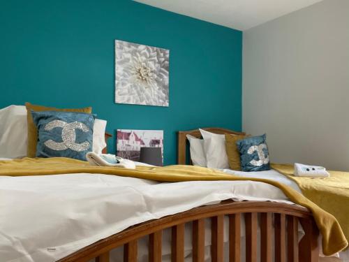 King Court Apartment - image 2