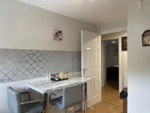 HLA - KING COURT APARTMENT 2 in Мазеруелл