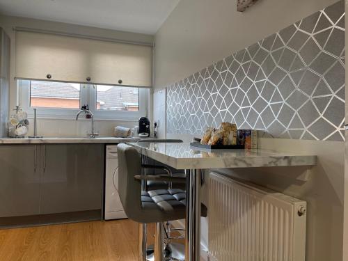 HLA - KING COURT APARTMENT 2 in Мазеруелл