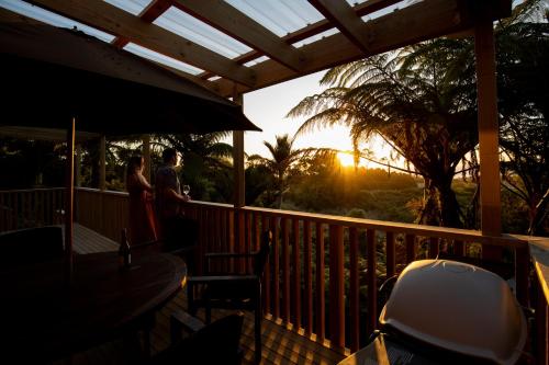Balkons/terase, Treescapes - Rainforest Hot Tub 2km from Punakaiki in Barrytown