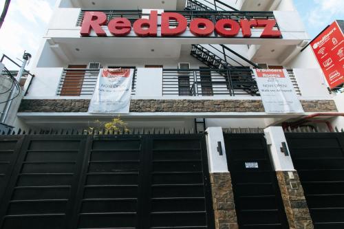 RedDoorz @ DBuilders Bangkal Makati