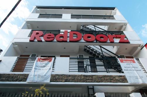 RedDoorz @ DBuilders Bangkal Makati