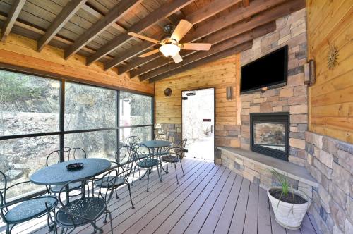 ระเบียง/ชานเรือน, Super 8 by Wyndham Deadwood/Black Hills Area in เดดวูด (SD)