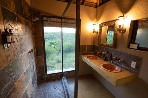 Bathroom, Parsons Hilltop Safari Camp in Balule Game Reserve