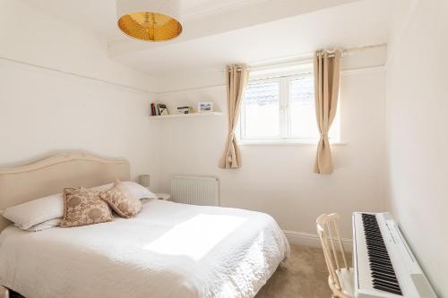 Charming Flat, Moments From The Beach & Town ✧*