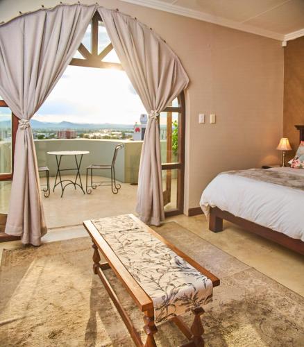Luxury Family Room image 10