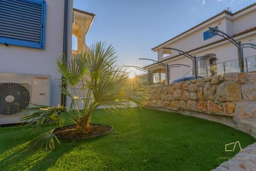 Taman, Luxury Apartments Loma in Malinska