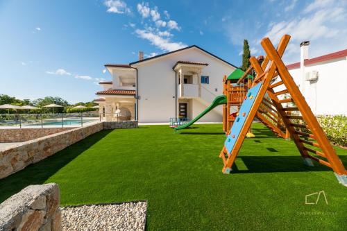 Taman bermain, Luxury Apartments Loma in Malinska