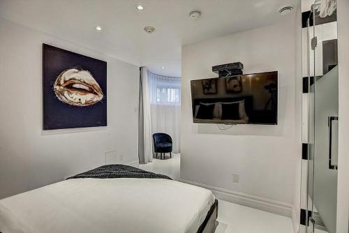 Room in Guest room - Studio Basement Downton Musees District