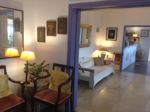 Akrotiri Hotel - image 3