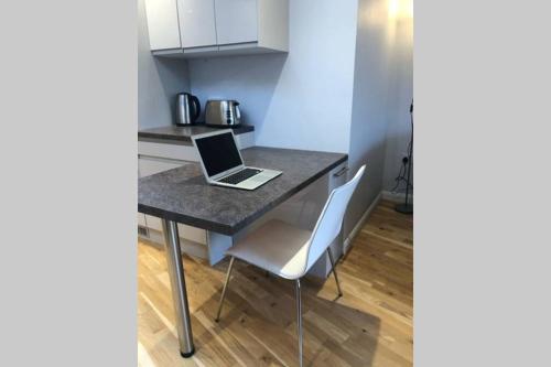 keuken, Idyllic Self Contained Annex Flat in Eaton in Norwich International Airport