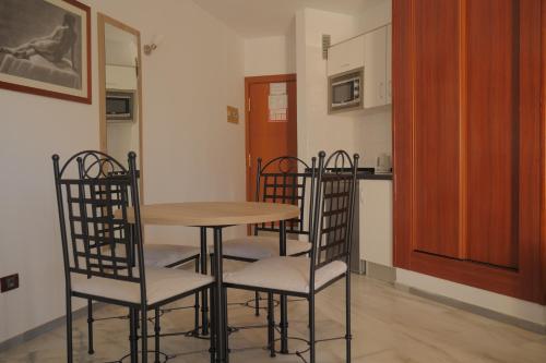 Apartamentos Pirámides - image 9