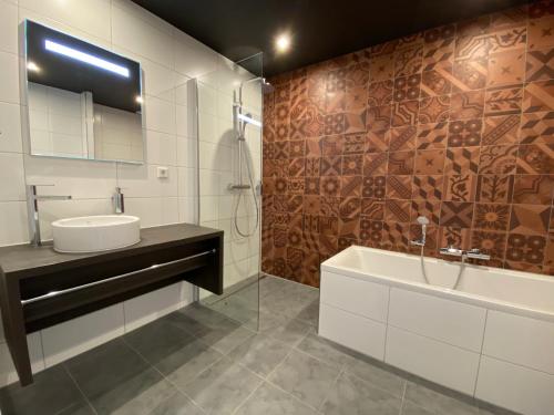 Fletcher Hotel-Restaurant ByZoo Emmen - image 11