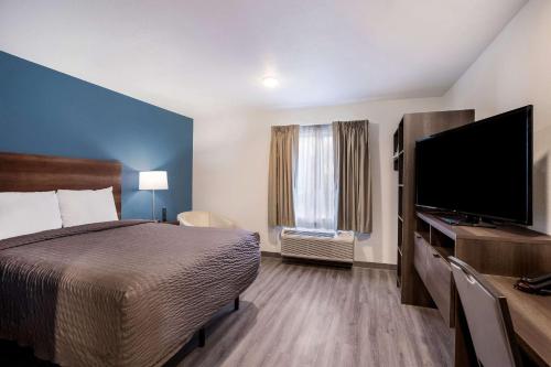 WoodSpring Suites Detroit Madison Heights