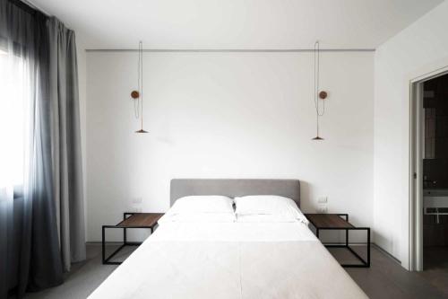 1 queen bed, 1 twin bed