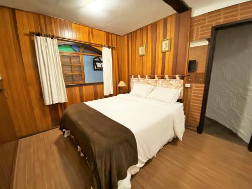 Standard Double Room image 10